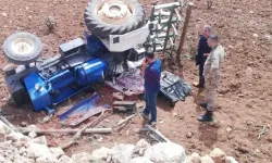 Midyat'ta devrilen traktörün altında kalan çiftçi hayatını kaybetti