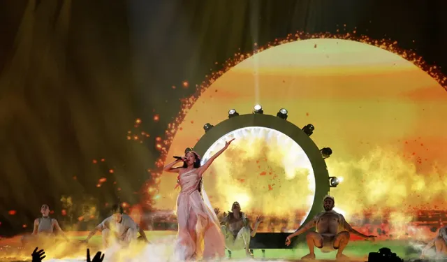 Eurovision'a katılan İsrailli yarışmacı şarkısını söyleyemeden sahneden indi