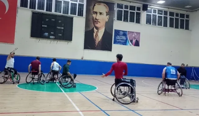 Tekerlekli sandalye hentbolu büyük ilgi gördü